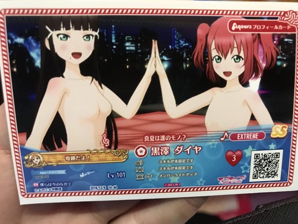 有玩家把遊戲畫面列印出來製作個人檔案卡。（翻攝自kazamimemo@twitter）