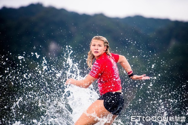 ▲世界女子青少年衝浪總冠軍賽，由美國 Kirra  Pinkerton 脫穎而出奪得冠軍。（圖／台東縣政府提供，下同）