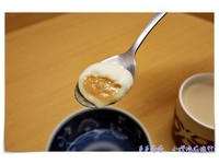 咬開第一口，視覺上會有「花生湯圓」的印象。
