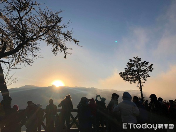 ▲▼阿里山林鐵祝山線10日開放預訂，歡迎民眾上山看雲海賞曙光。（圖／記者翁聖勳翻攝，下同）