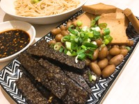 滷味選擇有十幾種。