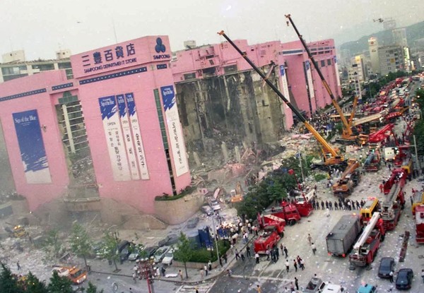 ▲▼ 南韓三豐百貨1995年6月29日倒塌。（圖／翻攝自維基百科）
