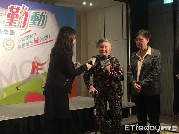 二度骨折醫建議躺6個月 86歲嬤喊「丟臉」運動2個月就能走。(圖/記者嚴云岑攝)