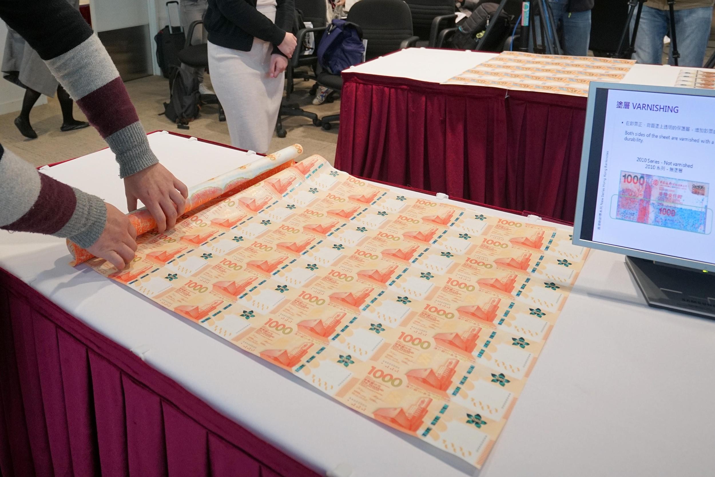 ▲香港發行2018年新鈔，第一批開放1000元先行流通。（圖／CFP）