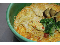 雞肉野菜奶油咖哩義大利麵。