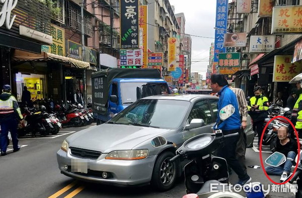 ▲▼土城警追男子到板橋。（圖／記者陳雕文攝）