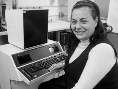 期末報告之神！她50年前發明「複製貼上」，文字處理器發明人離世