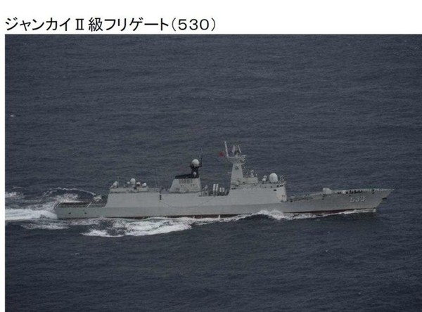 ▲▼ 自衛隊11日拍攝到中國軍艦054A型飛彈護衛艦「530徐州號」穿越宮古海峽的蹤影。（圖／翻攝自日本防衛省）