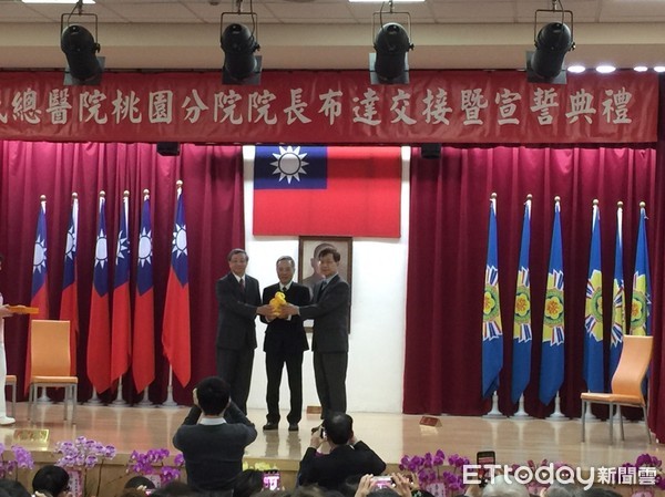 ▲桃園榮總院長交接。(圖/台北榮總桃園分院提供)