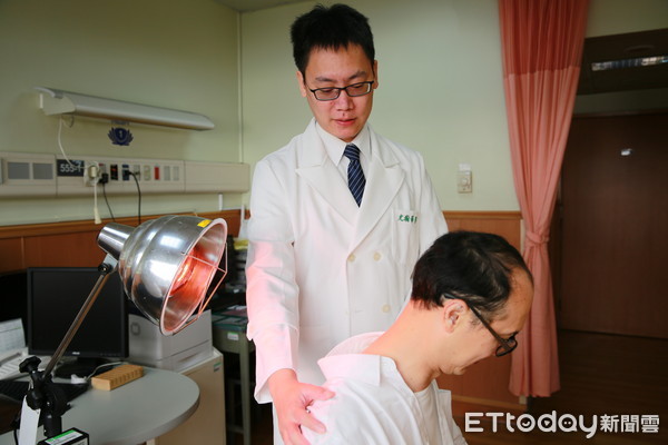 ▲中醫三九天灸療 冬季調養好時機。(圖/花蓮慈濟提供)