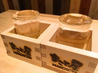 大直店結合拉麵與居酒屋料理。
