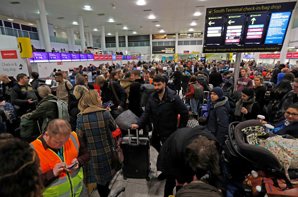 ▲▼英國蓋威克（Gatwick）機場19日因為跑道出現無人機而緊急關閉將近12小時。（圖／路透）