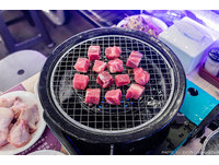 連骰子牛肉都有。