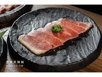 櫻桃鴨胸建議烤7-8分熟品嚐，肉質軟嫩細膩，油脂部位帶點脆感很順口。 