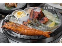 海鮮盤上桌會有迷霧般的乾冰show，完全是一場視覺饗宴！這道可以吃到鮮蝦、奶油干貝、起司烤生蠔、味噌魷魚，想吃更澎湃一點推薦加點天使紅蝦。