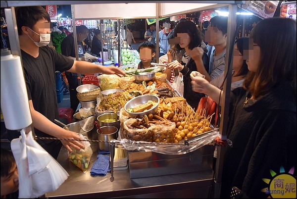 ▲太原夜市必吃滷味脆腸。（圖／商妮的吃喝遊樂提供）