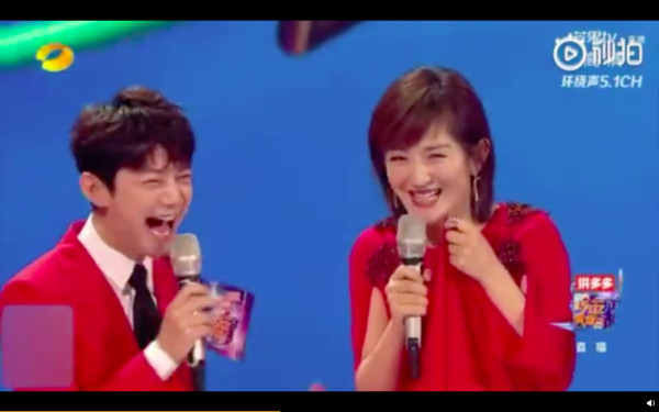 ▲▼「謝娜口紅沾牙上了」跨年登上熱搜。(圖/翻攝自微博)