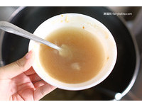 大骨清湯為店家免費提供，吃完肉圓還有喝到飽的湯！