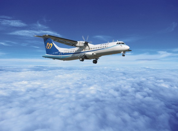 ▲▼華信航空持續引進9架ATR-72新機，宣布今年將再招募20名機師。（圖／華信航空提供）
