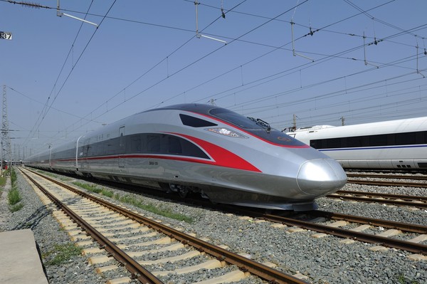 时速350公里自动驾驶 复兴号在京张高铁创世界