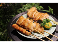 而就在SUNMAI BAR 周年之際，胡同燒肉攜手合作，胡同燒肉團隊直接進駐SUNMAI BAR，提供消費者美味串燒來配啤酒。