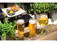 ▲喝啤酒就是要有下酒菜　SUNMAI BAR吃得到胡同串燒。（圖／記者黃士原攝）