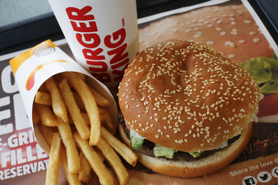 美國4人怒告漢堡王廣告不實！　「照片比實際漢堡大35%」全是澎風