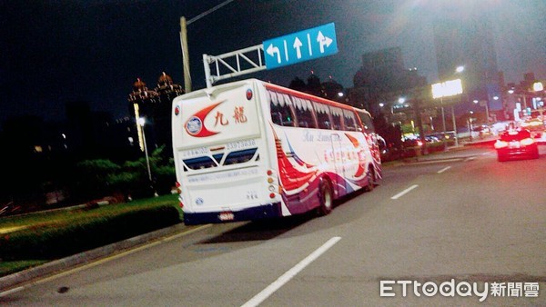 ▲▼自強隧道大直入口處車禍，女騎士當場身亡。（圖／記者邱中岳攝）