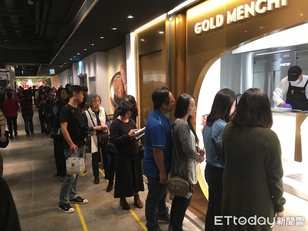 ▲來自銀座的金葉名氣餅GOLD MENCHI位在B2。（圖／記者陳建竹攝）