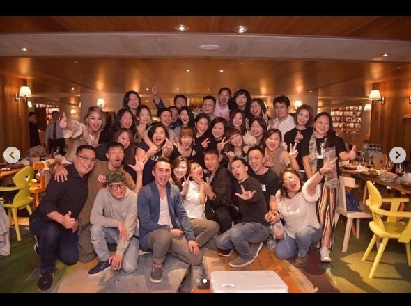 ▲大S主辦華岡藝校同學會，與20多年前的同學重聚。（圖／翻攝自小S Instagram）