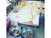 方家雞蛋酥不是烤的而是用炸的，是店家最大特色之一。