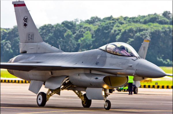 ▲▼新加坡F-16。（圖／翻攝自維基百科）