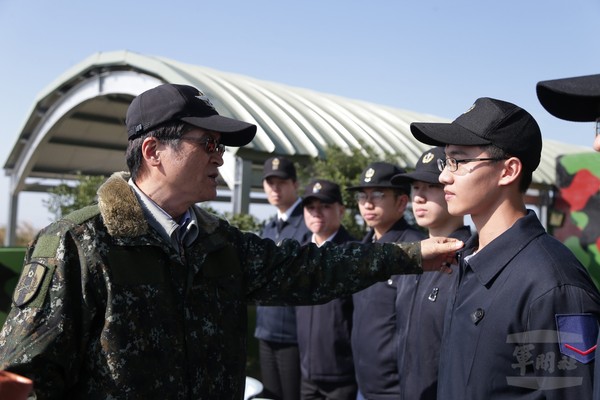 嚴德發視導馬祖防務。（圖／軍聞社）