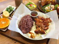 ▲▼泰式椒麻雞搭配黑米飯。（圖／記者陳建竹攝）