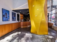 店內裝潢十分現代感。