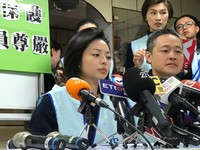 ▲▼長榮空姐出面說明。（圖／記者賴文萱攝）