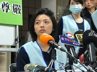 ▲▼長榮空姐出面說明。（圖／記者賴文萱攝）