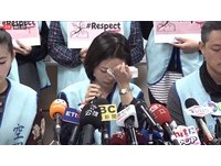 ▲▼被外籍男子逼擦屁股，長榮空姐出面說明。（圖／翻攝ETtoday新聞雲直播）