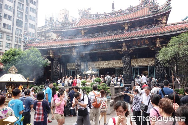 ▲艋舺龍山寺,月老（圖／記者李鍾泉攝）