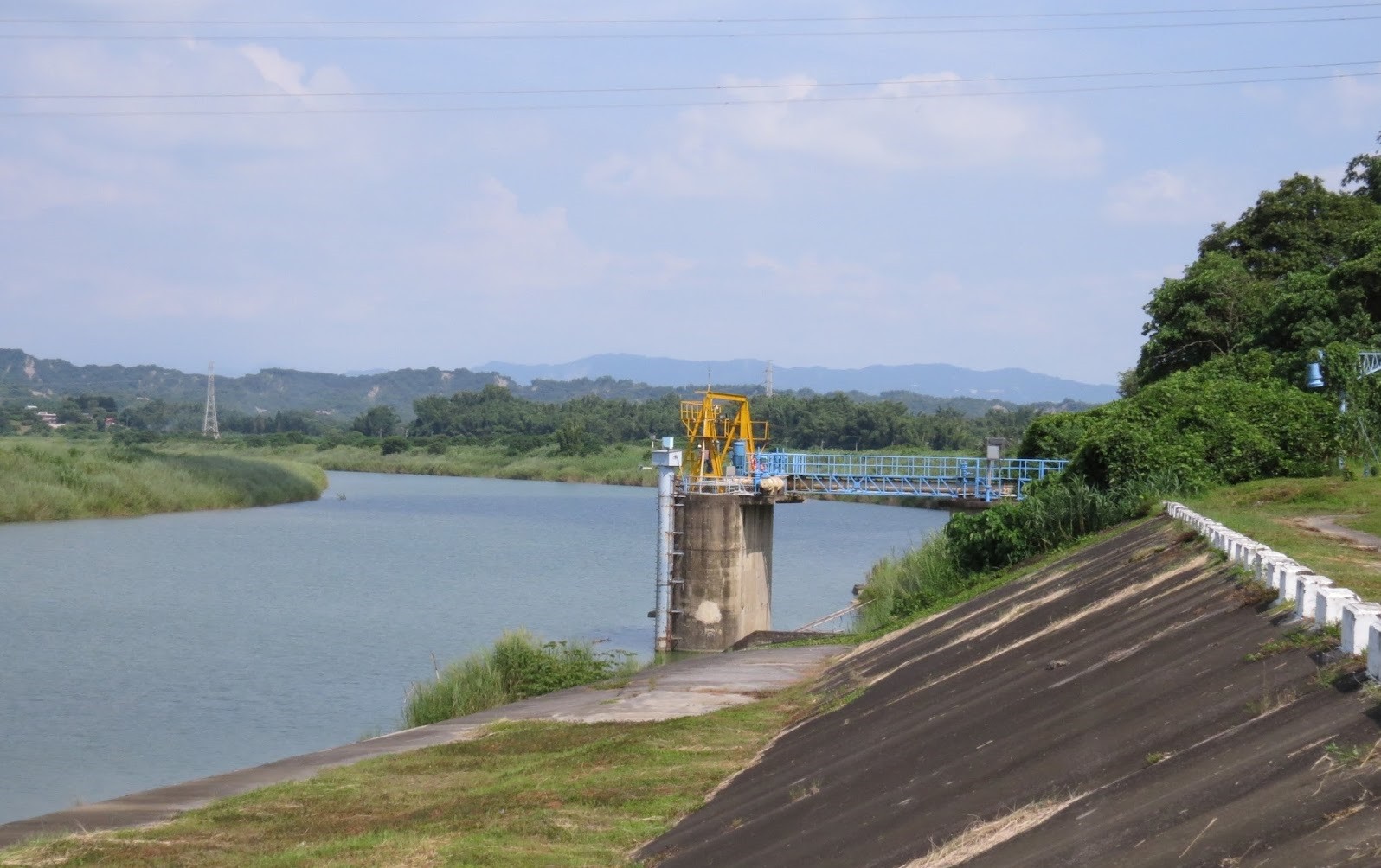 ▲▼玉峰攔河堰、取水口。（圖／荒野保護協會台南分會提供）