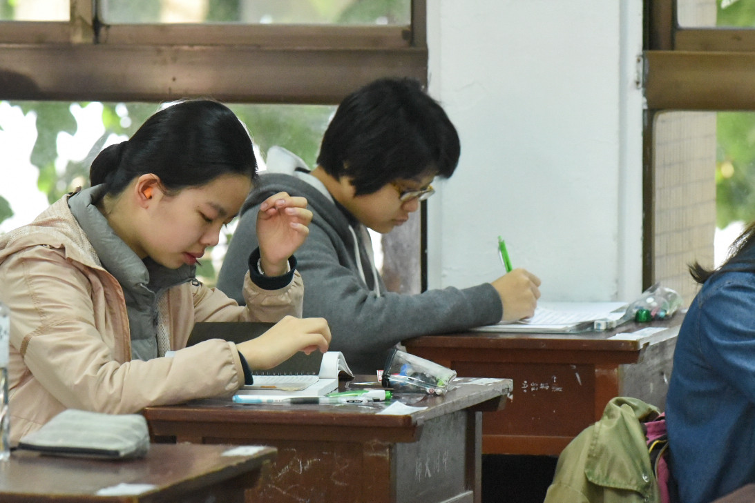 ▲▼大學學測登場，考生準備應試。大考,考試,學測,指考。（圖／記者林敬旻攝）