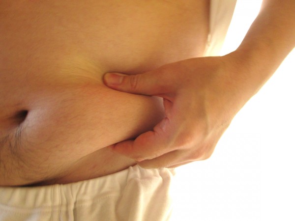 ▲腹、臀、腿部的脂肪累積。（示意圖／取自免費圖庫LibreStock））