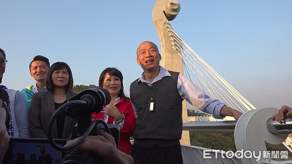 视察岗山之眼看美景 韩国瑜:我的脑袋就是最美