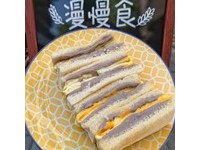 從捷運台北橋站步行約7分鐘，吃過的網友說，芋頭香氣很夠，只有微微的甜，吃得到些許芋頭顆粒，配上起士蛋互不搶戲，一份才賣35元卻不敷衍，CP值很高。