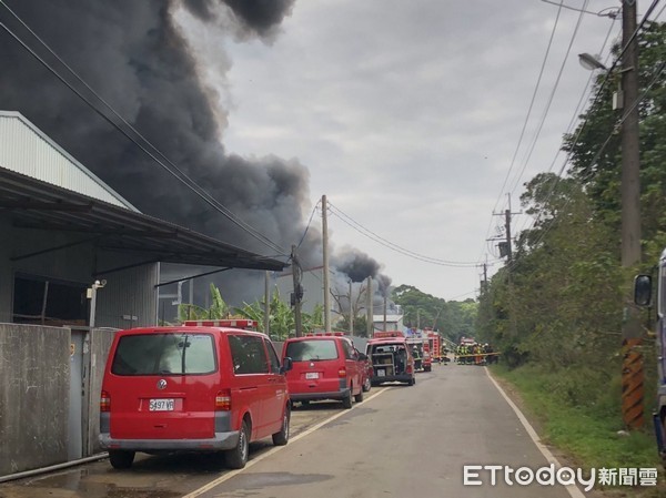 ▲桃園楊梅區塑膠回收廠大火。