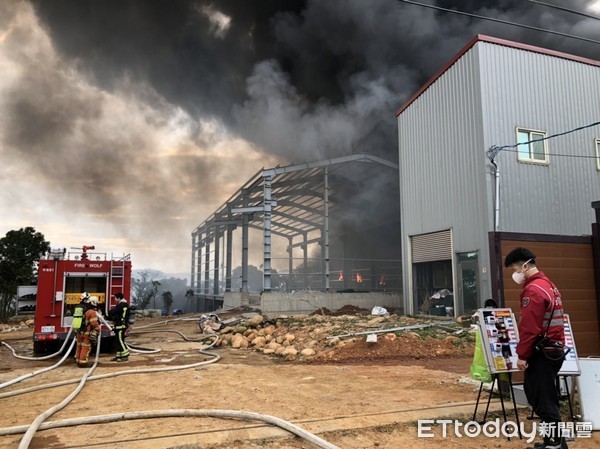 ▲桃園楊梅區塑膠回收廠大火。