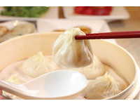 ▲麵條都是現場製作！蔥月拉麵主打中式手工拉麵　120元起就吃得到
。（圖／記者黃士原攝）