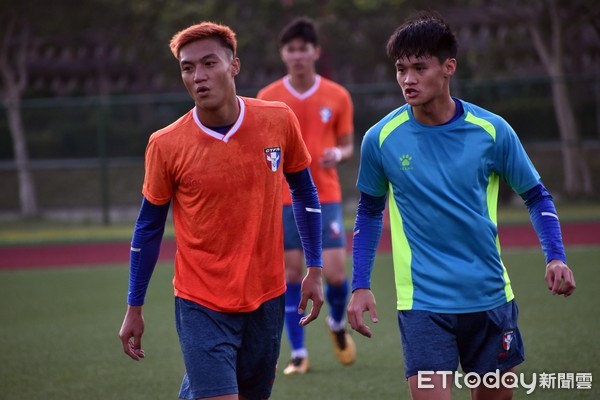 ▲▼ U23男足練球，白劭宇（左）。 （圖／記者謝孟儒攝）