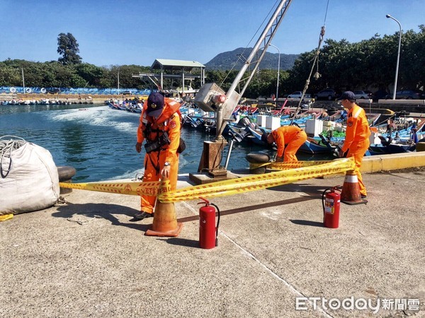 ▲ 新北下罟子漁港缷魚吊臂走火 農業局長李玟：關心修復狀況。（圖／北部分署第八岸巡隊提供）