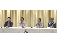 ▲▼交通部長林佳龍與政次王國材談華航勞資協商破局。（圖／記者范綱儀攝）